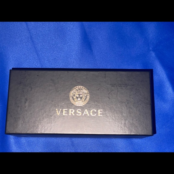 Versace glasses case & cleaner - Picture 2 of 3